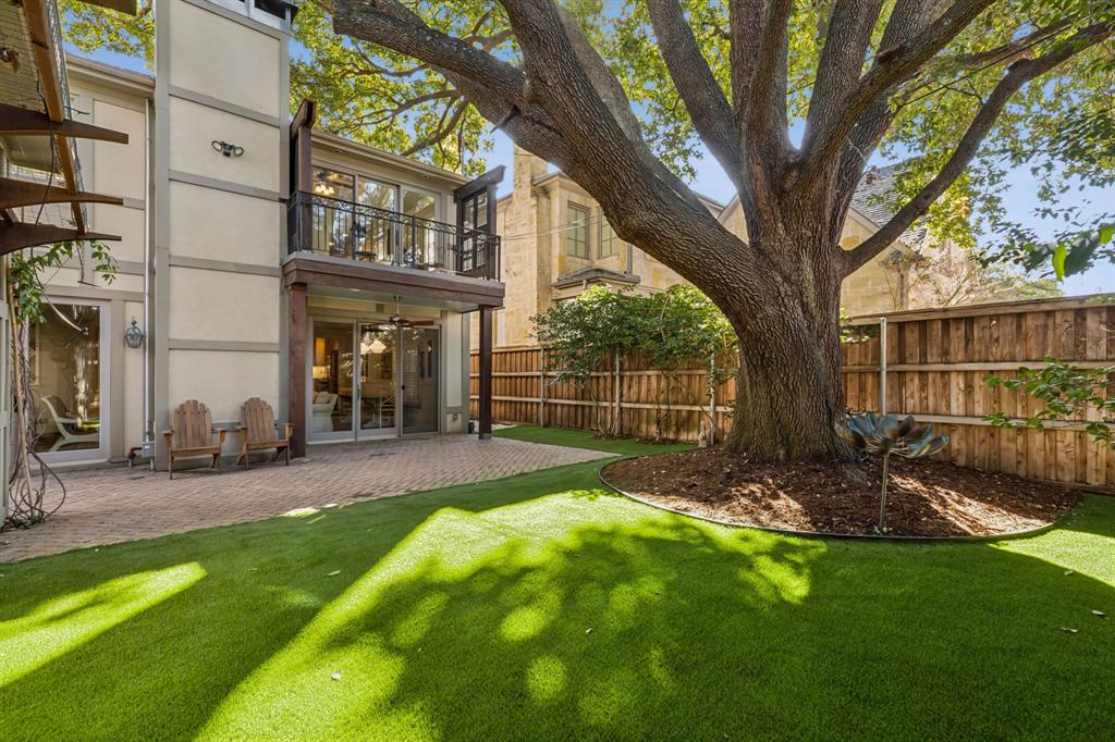 UNIVERSITY HIGHLANDS - Residential