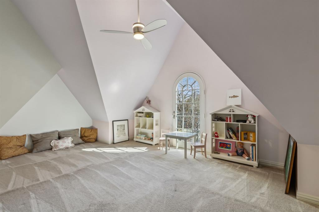 UNIVERSITY HIGHLANDS - Residential