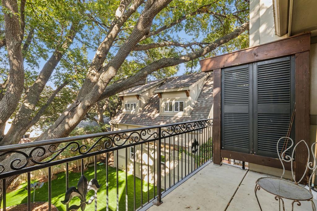 UNIVERSITY HIGHLANDS - Residential