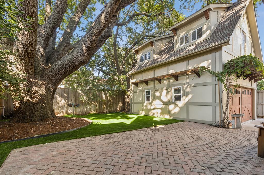 UNIVERSITY HIGHLANDS - Residential