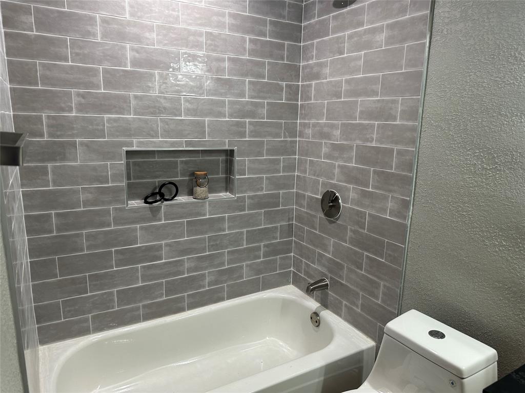 Seville Add Of The Highlands Ph I - Residential Lease