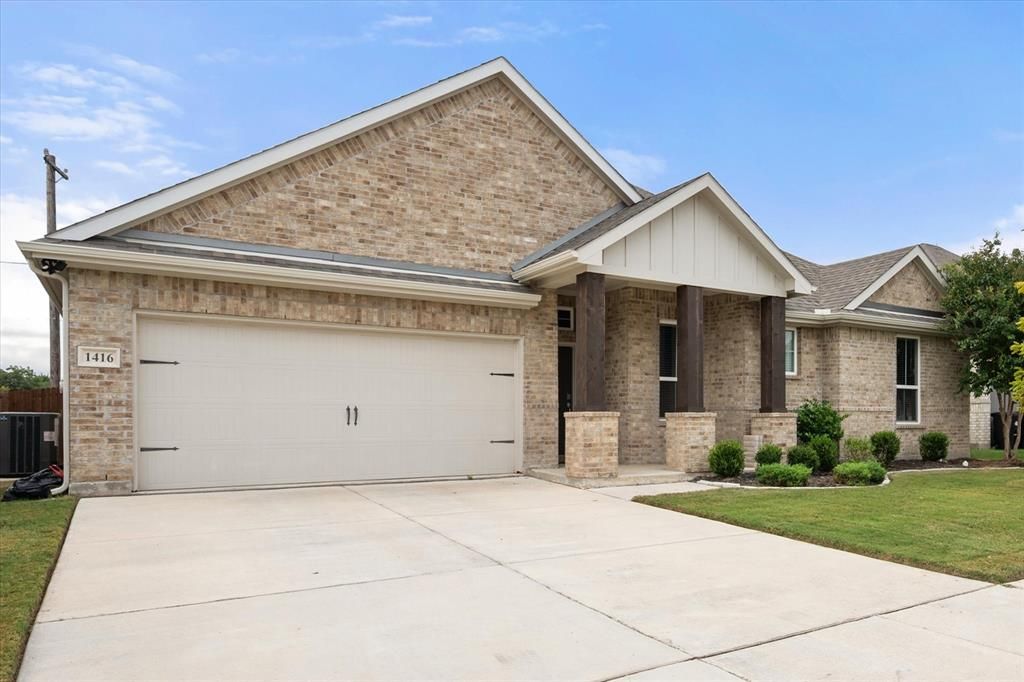 Photo of 1416 Lakeview Drive, Pelican Bay, TX 76020 (MLS # 21192252)