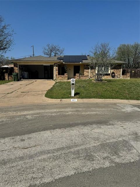 901 Freestone Court Arlington TX 76017