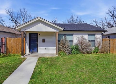Photo of 1539 E Woodin Boulevard, Dallas, TX 75203 (MLS # 21225066)
