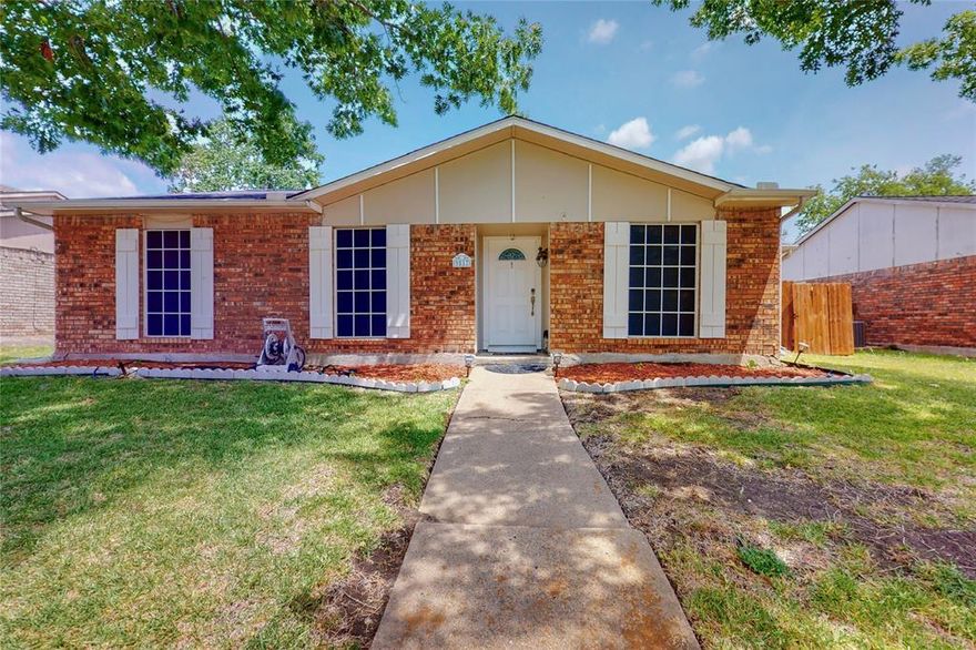 Highly Desirable Location! Rockwall Schools! 3 bedrooms and 2 bathrooms, 2-car garage with an extra room that could serve as formal dining, study or playroom. Rockwall County, Rockwall Schools! The elementary school is walking distance for the kids who love to walk to school. Enjoy the updated white kitchen with granite countertops and stainless steel appliances. Perfect for gatherings with a great privacy fence in the backyard. Refrigerator, washer and dryer can stay.