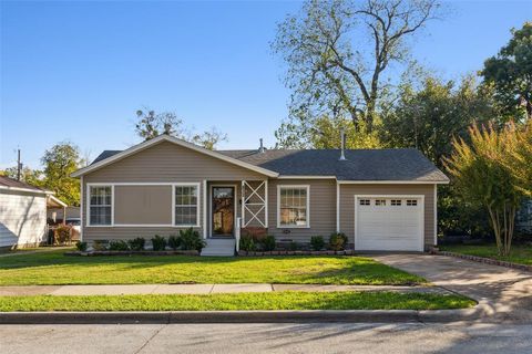Photo of 832 Bowie Street, Garland, TX 75040 (MLS # 21136695)