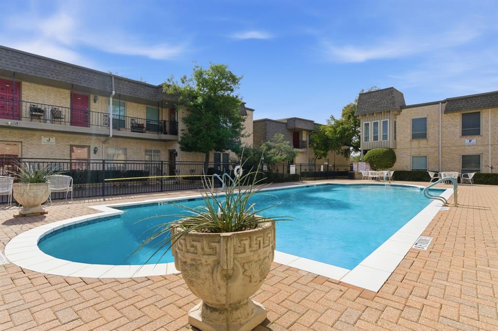 Fountain Royale Orleans W - Residential