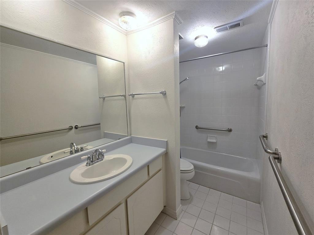 Fountain Royale Orleans W - Residential