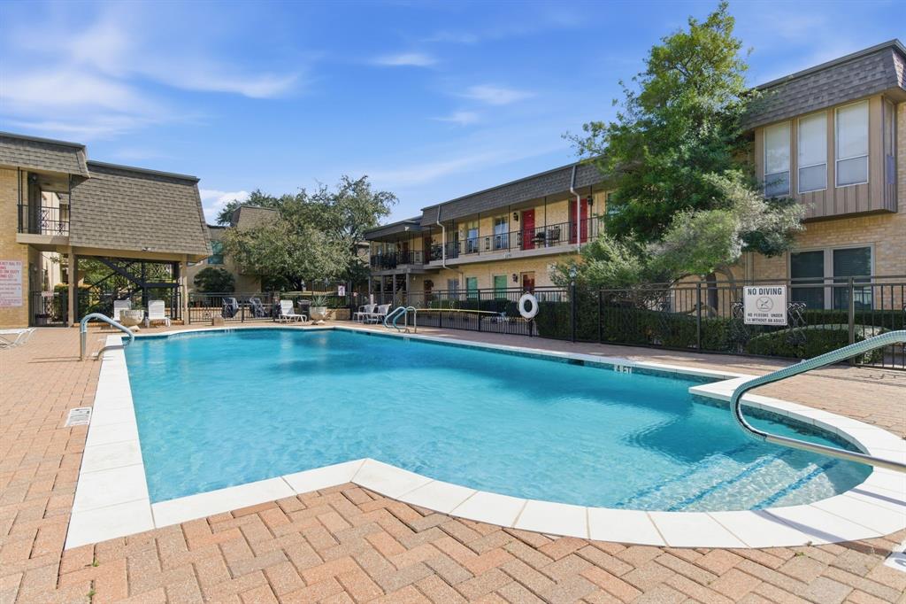 Fountain Royale Orleans W - Residential