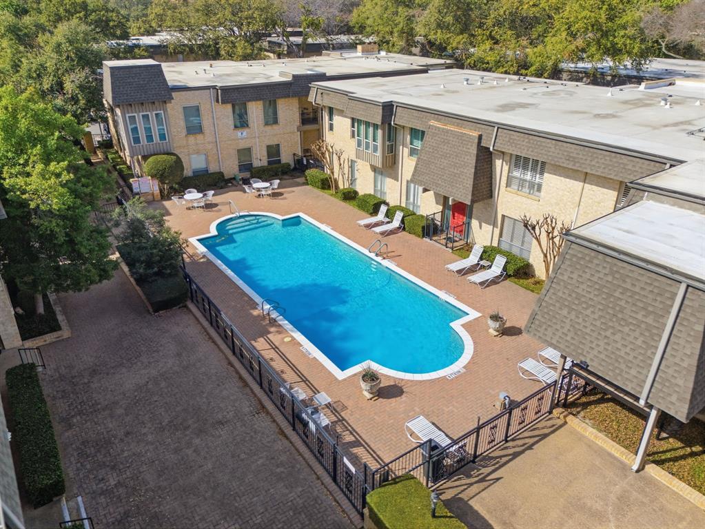 Fountain Royale Orleans W - Residential