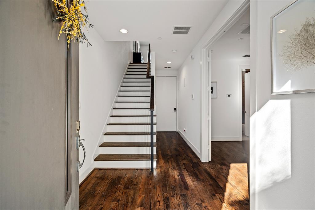 4211 Rawlins Street 838