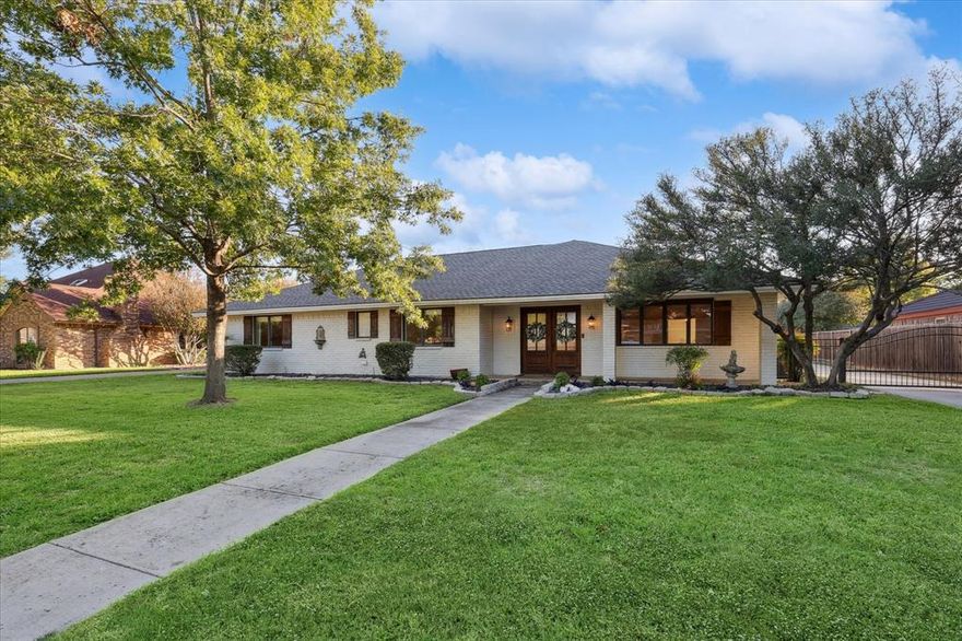Fully REMODELED custom 1 story Trophy Club stunner on quiet golf course street! Enjoy view from large rocking chair front porch! Amazing curb appeal. Tons of flex space! Front room can be home office, formal dining or play room. Need an in-law suite? You won't believe the HUGE bonus room with full private bath & closet! Usage possibilities are endless! NO CARPET!! Gorgeous wood look tile through out. Beautiful eat in cottage kitchen with storage, island, white granite, pretty backsplash, SS KitchenAid appliance suite with induction cook top. Brand new primary bath with huge walk in marble shower, soaking tub, double vanity. Boasts of new roof with radiant barrier, additional insulation, 16 SEER HVAC, ceiling fans=lower utility bills. Huge extended back patio & driveway, new 10' cedar privacy fence, large grass backyard, electric security gate. Centrally located minutes from country club, DFW Airport, 114 financial district, Oak Street, high end shopping, dining & entertainment.