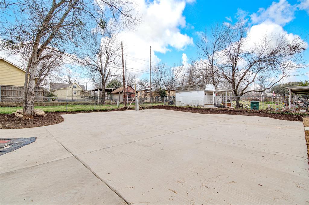 1128 E Broadway Avenue