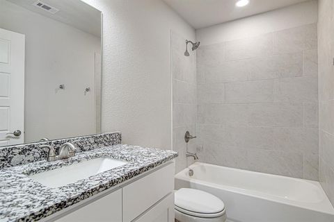 1128 E Broadway Avenue Fort Worth TX 76104