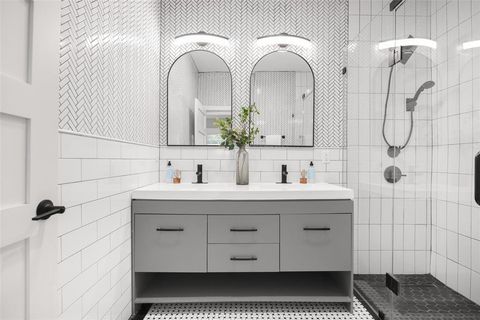 813 Elsbeth Street Dallas TX 75208