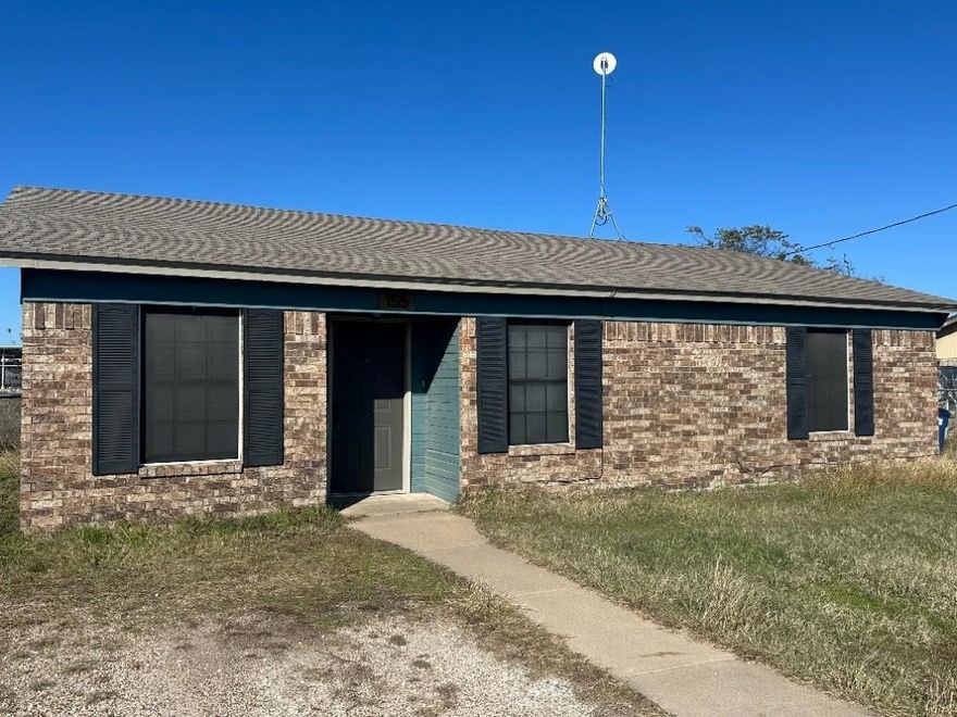 Cute 2-1 in Peaster ISD. Recently remodeled with wood look tile floor, granite counters. Come take a look today!