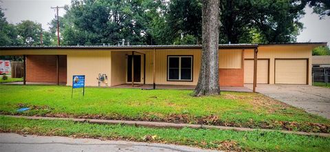 Photo of 104 Elm Drive, Terrell, TX 75160 (MLS # 21112031)