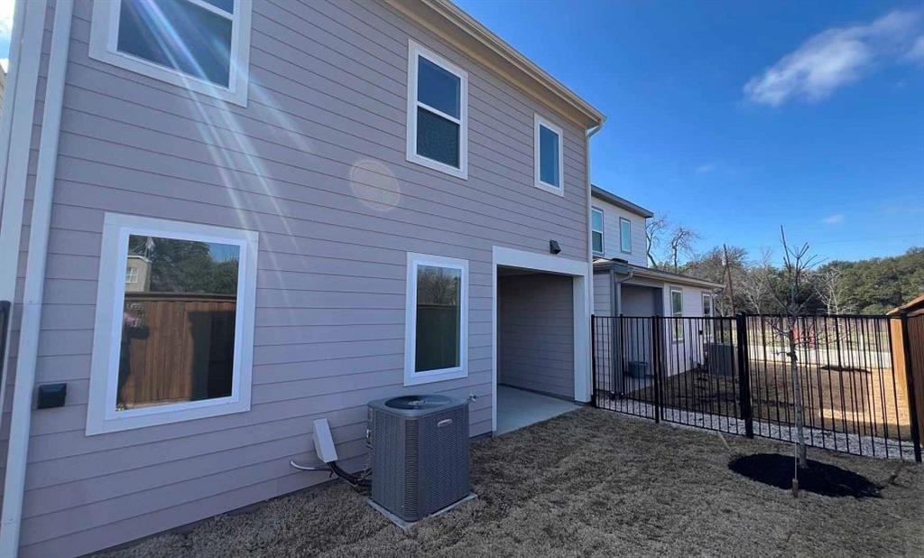 Sereno Oaks at Buckner Terrace - Residential