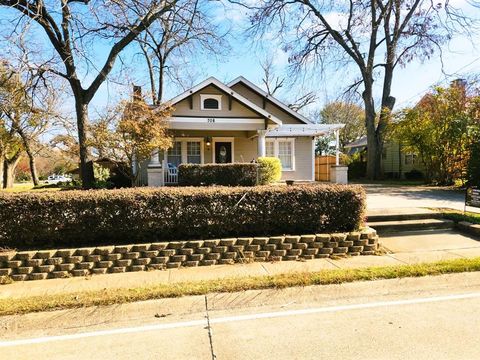 Photo of 708 N Rockwall Avenue, Terrell, TX 75160 (MLS # 21136477)
