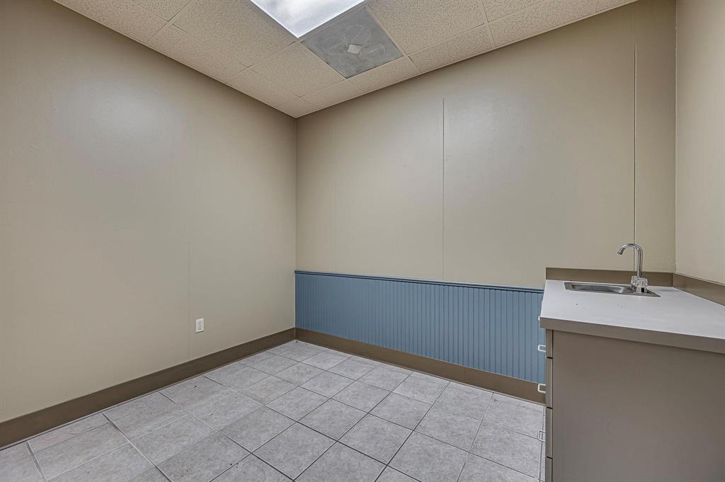 J Douthett - Commercial Lease