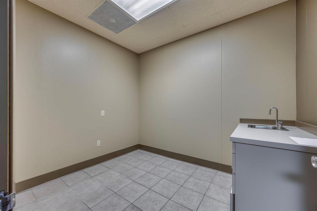 J Douthett - Commercial Lease