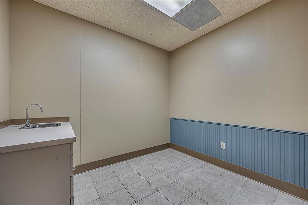 J Douthett - Commercial Lease