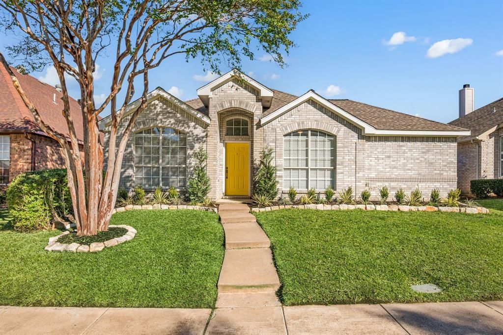 Photo for 1712 Imperial Drive, Carrollton, TX 75007 (MLS # 21097160)