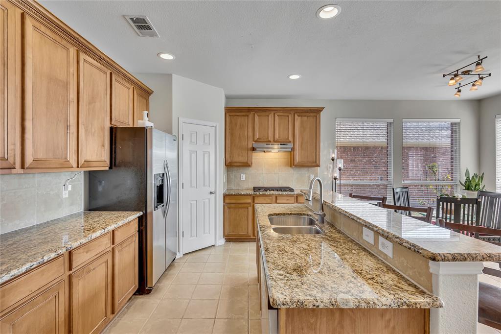 3537 Navarro Way