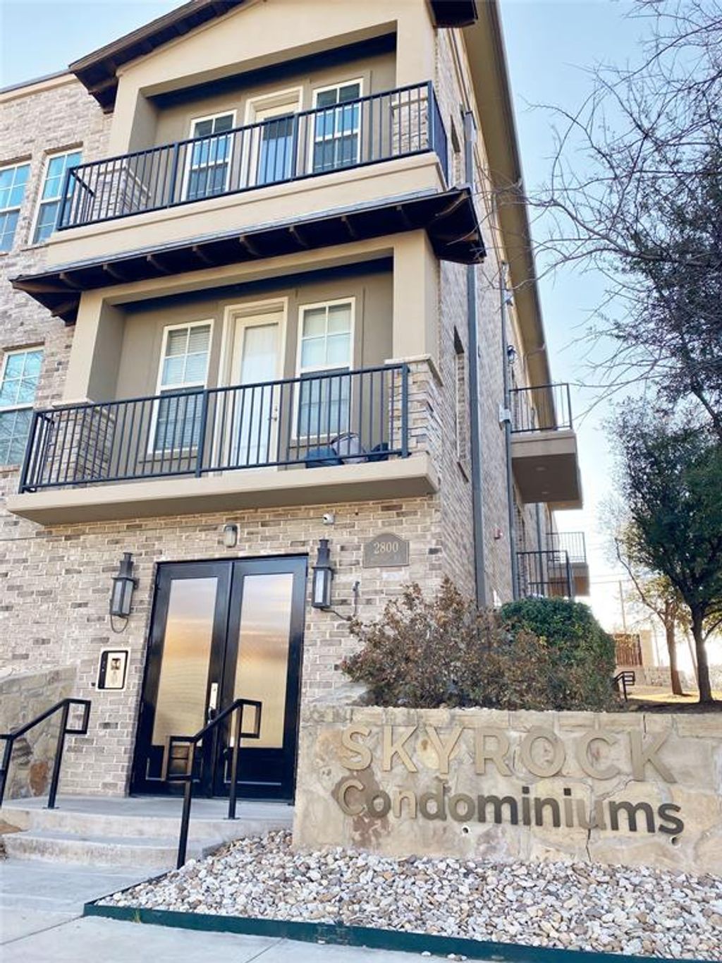 Photo of 2800 Sandage Avenue #108, Fort Worth, TX 76109 (MLS # 21271808)