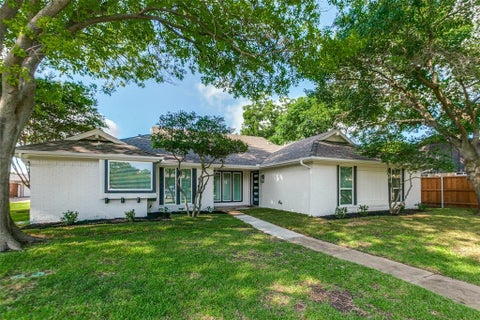 Photo of 2104 Heather Hill Lane, Plano, TX 75075 (MLS # 21305652)