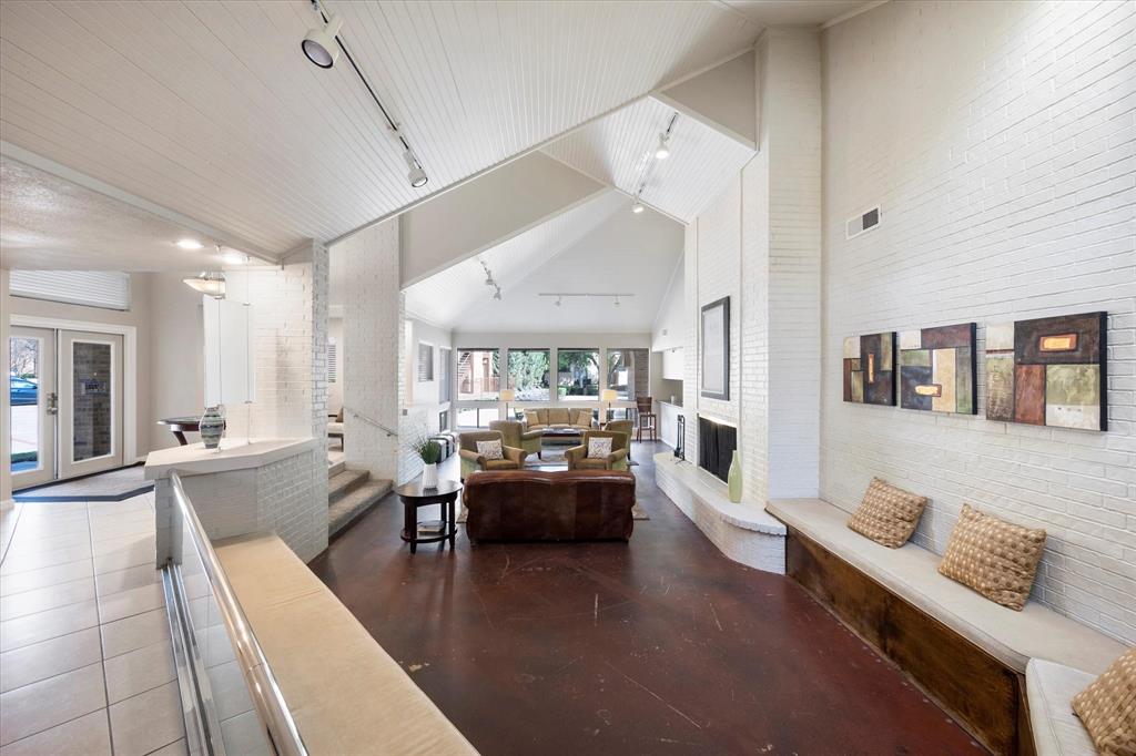 Cloisters Condo The - Residential