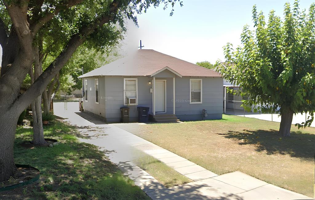 2908 Ellis Avenue