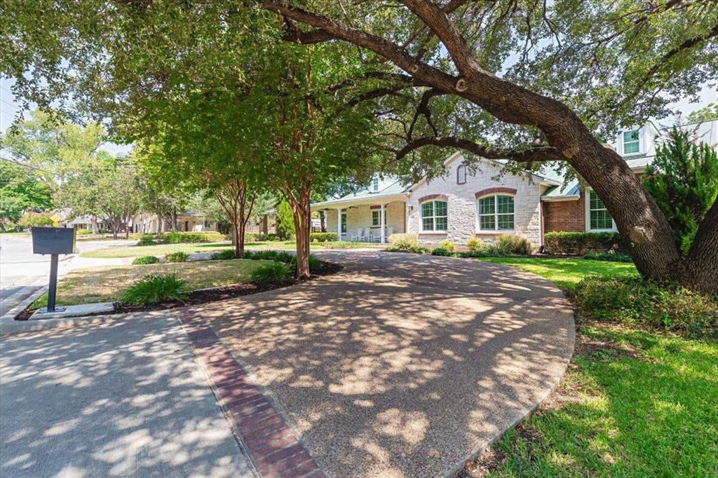 2707 Farmers Branch Lane