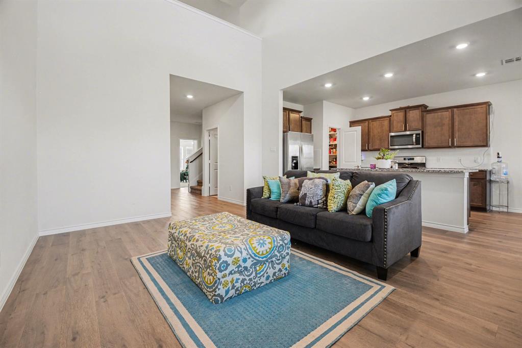 1613 Grand Villa Street