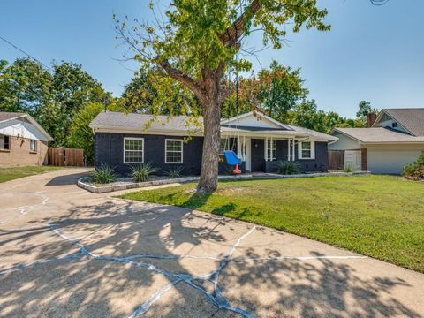 410 Falling Leaves Drive Duncanville TX 75116