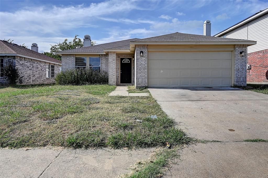Photo of 225 Stoneridge Drive, Mesquite, TX 75149 (MLS # 21088881)