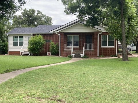 1101 Cherry Street Graham TX 76450