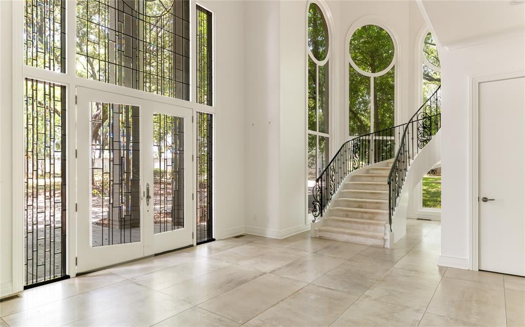 2420 Lincoln Drive
