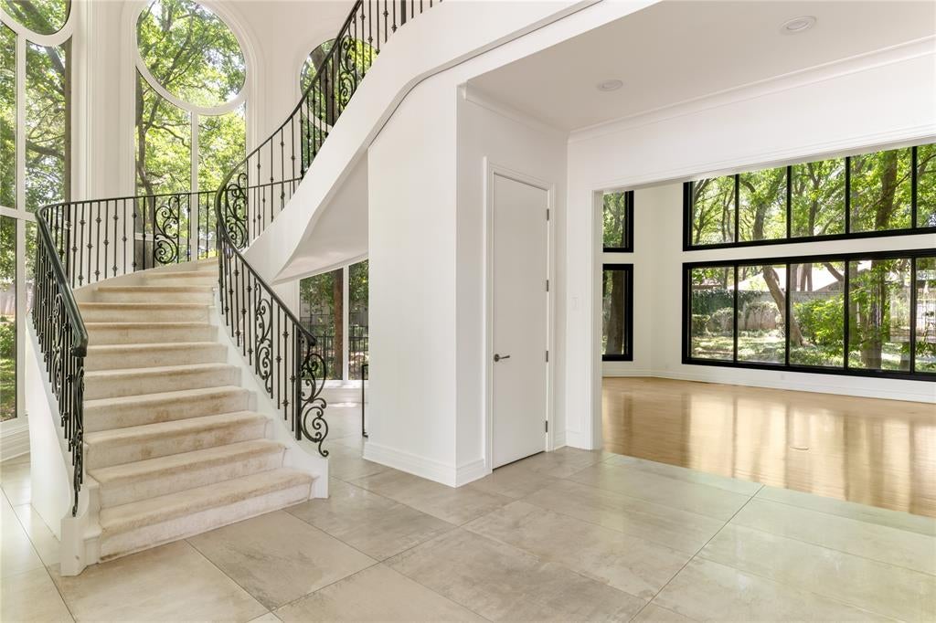 2420 Lincoln Drive
