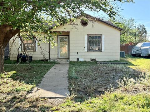 Photo of 1325 Marr Street, Aspermont, TX 79502 (MLS # 21234086)