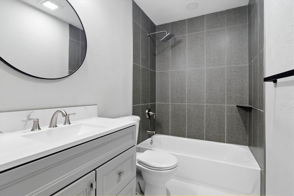 THE WOODS 11TH SEC REV - Residential