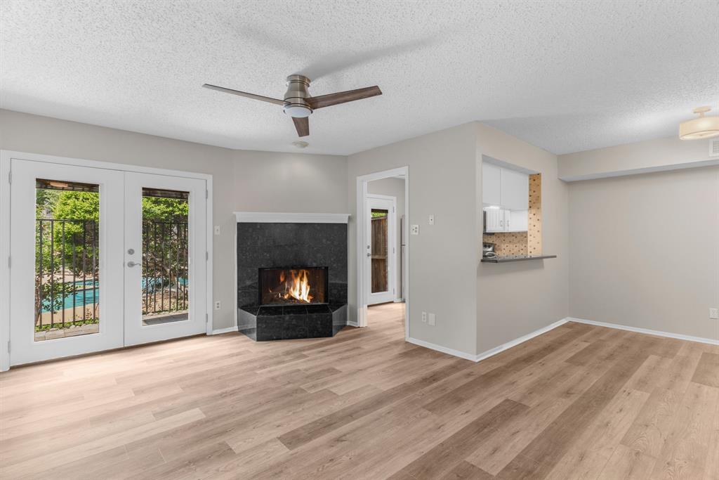 Richardson Crossing Condo - Residential