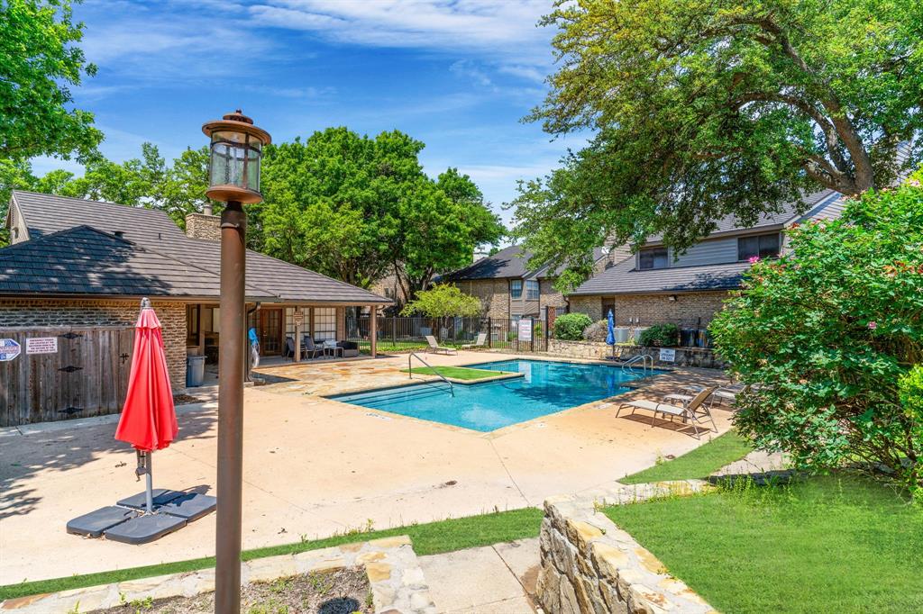 333 Melrose Drive 4D