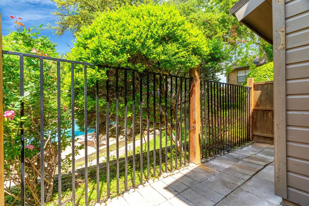 333 Melrose Drive 4D