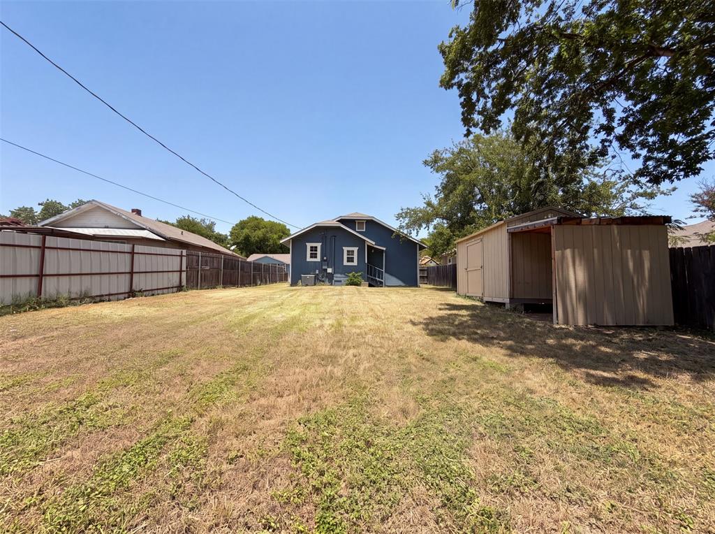 2832 Avenue I