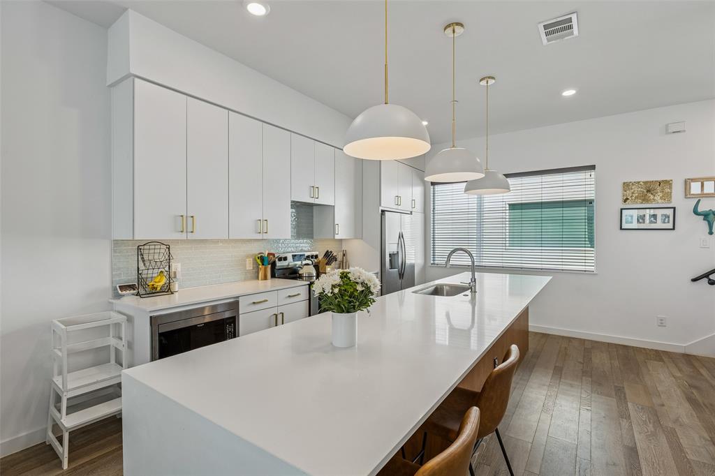 5018 Bryan Street 203