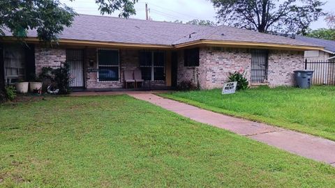 Photo of 7529 Olusta Drive, Dallas, TX 75217 (MLS # 21083054)