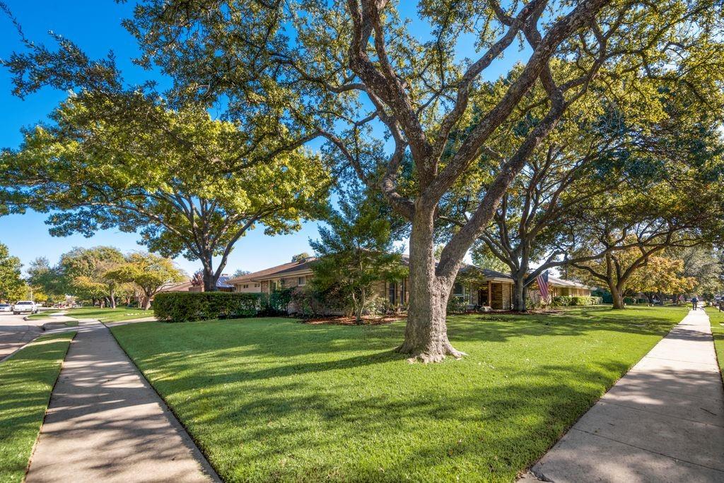 1616 Cloister Way