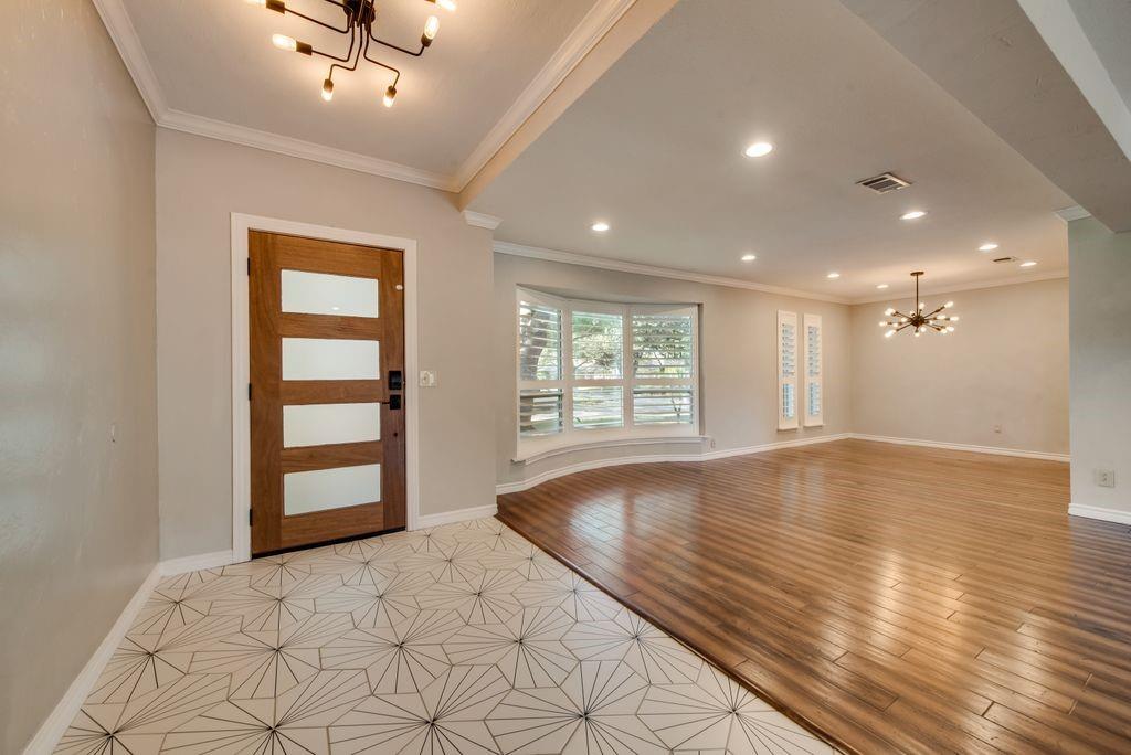 1616 Cloister Way