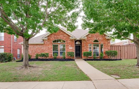 Photo of 1404 Valley Trail, Irving, TX 75063 (MLS # 21239168)